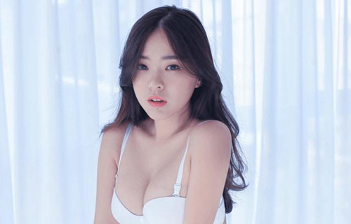 Body nóng bỏng của "thiên thần nội y" mang gương mặt trẻ thơ